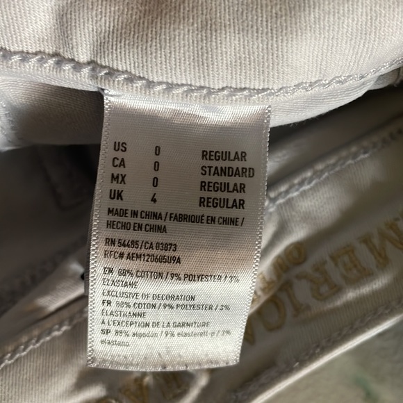 AMERICAN EAGLE OUTFITTERS - Size 0 - High Rise Jegging Crop - Distressed - Picture 12 of 14